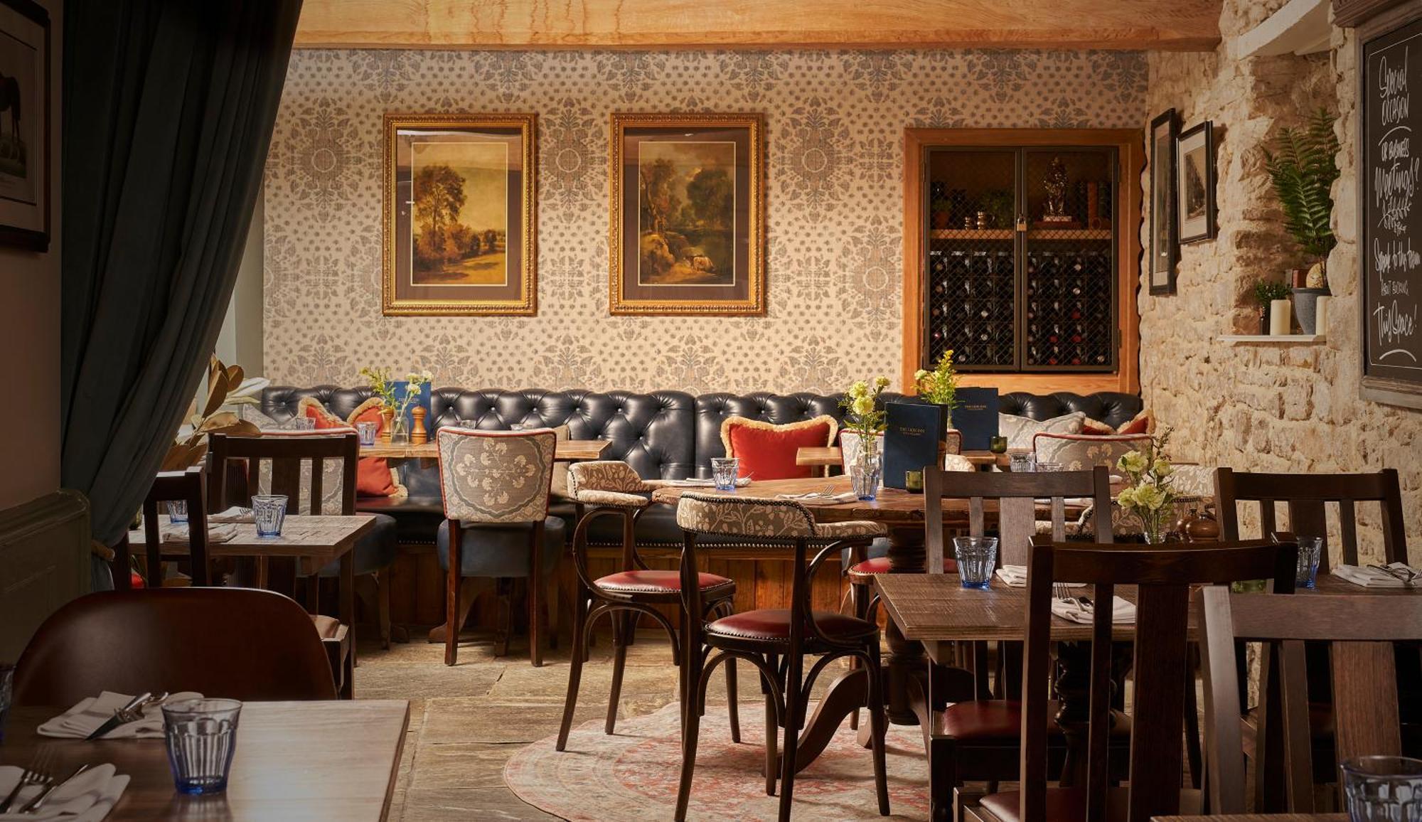 The Lion Inn Уинчкомб Экстерьер фото